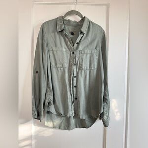 Casual Green Button-Up Shirt